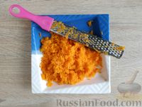 Фото приготовления рецепта: Закусочные шарики из моркови, плавленого сыра и яиц - шаг №5