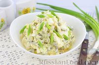 Фото приготовления рецепта: Салат с курицей, плавленым сыром, огурцом и яйцами - шаг №9