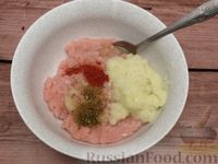 Фото приготовления рецепта: Рулеты из лаваша с фаршем и томатным соусом (в духовке) - шаг №3