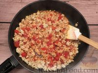 Фото приготовления рецепта: Рулеты из лаваша с фаршем и томатным соусом (в духовке) - шаг №9