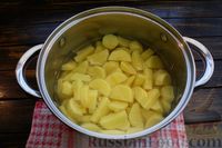 Фото приготовления рецепта: Жареные палочки из картофельного пюре, с кунжутом (во фритюре) - шаг №2