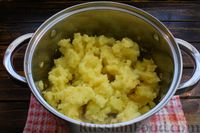 Фото приготовления рецепта: Жареные палочки из картофельного пюре, с кунжутом (во фритюре) - шаг №5