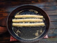 Фото приготовления рецепта: Жареные палочки из картофельного пюре, с кунжутом (во фритюре) - шаг №13