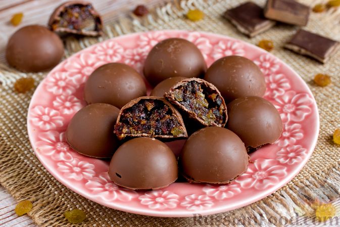 Шоколадные конфеты с начинкой из кокосовой стружки и арахиса