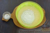 Фото приготовления рецепта: Заливной пирог с тушёнкой и сыром, на кефире - шаг №7