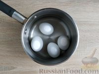 Фото приготовления рецепта: Рулетики из лаваша с сыром, зеленью и яйцами, на сковороде - шаг №2