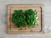 Фото приготовления рецепта: Рулетики из лаваша с сыром, зеленью и яйцами, на сковороде - шаг №6