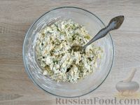 Фото приготовления рецепта: Рулетики из лаваша с сыром, зеленью и яйцами, на сковороде - шаг №9