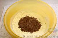 Фото приготовления рецепта: Кукурузные крекеры на оливковом масле, с мёдом и семенами льна - шаг №3