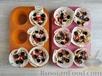 Фото приготовления рецепта: Корзинки из лаваша, с ветчиной, помидорами, маслинами и сыром (в духовке) - шаг №15