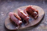 Фото приготовления рецепта: Жареные рулетики из свинины с беконом - шаг №5