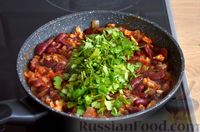 Фото приготовления рецепта: Лобио из консервированной фасоли с томатным соусом и орехами - шаг №8