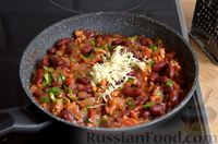 Фото приготовления рецепта: Лобио из консервированной фасоли с томатным соусом и орехами - шаг №9