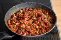 Фото приготовления рецепта: Лобио из консервированной фасоли с томатным соусом и орехами - шаг №10