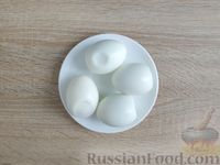 Фото приготовления рецепта: Трубочки из лаваша с варёными яйцами, сыром и зелёным луком (в духовке) - шаг №3