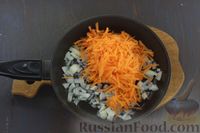 Фото приготовления рецепта: Щи из квашеной капусты с рисом и горошком - шаг №5