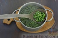 Фото приготовления рецепта: Сырный суп с шампиньонами, стручковой фасолью и зелёным горошком - шаг №7