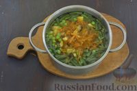 Фото приготовления рецепта: Сырный суп с шампиньонами, стручковой фасолью и зелёным горошком - шаг №8