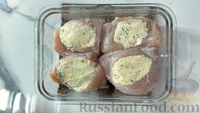 Фото приготовления рецепта: Куриные грудки, фаршированные сыром, творогом и зеленью - шаг №13