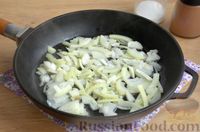 Фото приготовления рецепта: Тушёная капуста с картошкой - шаг №3