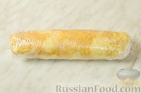 Фото приготовления рецепта: Яичные "роллы" с творожным сыром, красной рыбой и огурцом - шаг №9