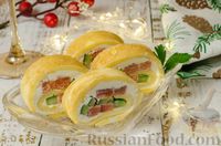 Фото приготовления рецепта: Яичные "роллы" с творожным сыром, красной рыбой и огурцом - шаг №12