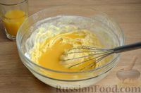Фото приготовления рецепта: Апельсиновые полосатые кексы - шаг №4