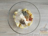 Фото приготовления рецепта: Картошка с сыром и панировочными сухарями, в духовке - шаг №4