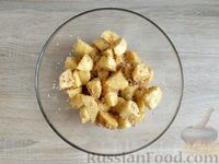 Фото приготовления рецепта: Картошка с сыром и панировочными сухарями, в духовке - шаг №5