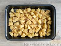 Фото приготовления рецепта: Картошка с сыром и панировочными сухарями, в духовке - шаг №6