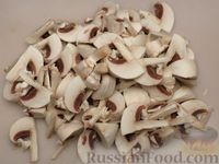 Фото приготовления рецепта: Свинина, тушенная с грибами в сырном соусе (в казанке) - шаг №6