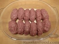 Фото приготовления рецепта: Котлеты из говядины с беконом, запечённые в сливочно-грибном соусе - шаг №6