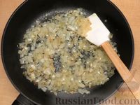 Фото приготовления рецепта: Котлеты из говядины с беконом, запечённые в сливочно-грибном соусе - шаг №9