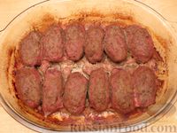 Фото приготовления рецепта: Котлеты из говядины с беконом, запечённые в сливочно-грибном соусе - шаг №13