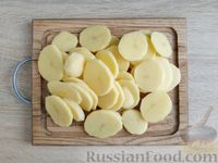 Фото приготовления рецепта: Картофельная запеканка с курицей и помидорами - шаг №2
