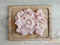 Фото приготовления рецепта: Картофельная запеканка с курицей и помидорами - шаг №5