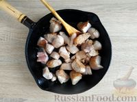 Фото приготовления рецепта: Жаркое из свинины с картошкой и квашеной капустой - шаг №3