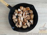 Фото приготовления рецепта: Жаркое из свинины с картошкой и квашеной капустой - шаг №5