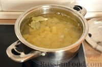 Фото приготовления рецепта: Сырный суп с жареными фрикадельками - шаг №3