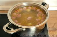 Фото приготовления рецепта: Сырный суп с жареными фрикадельками - шаг №9