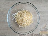 Фото приготовления рецепта: Крабовые палочки с сыром, яйцами и солёным огурцом - шаг №4