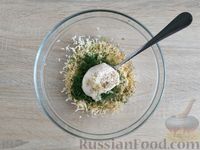 Фото приготовления рецепта: Крабовые палочки с сыром, яйцами и солёным огурцом - шаг №7