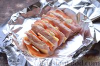 Фото приготовления рецепта: Гармошка из свинины с помидорами и сыром (в духовке) - шаг №5
