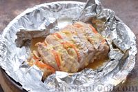 Фото приготовления рецепта: Гармошка из свинины с помидорами и сыром (в духовке) - шаг №7