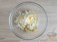 Фото приготовления рецепта: Яично-сырные шарики с начинкой из крабовых палочек - шаг №3
