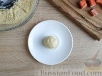 Фото приготовления рецепта: Яично-сырные шарики с начинкой из крабовых палочек - шаг №10