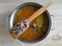 Фото приготовления рецепта: Сырный суп с рыбными консервами - шаг №11