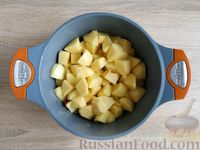 Фото приготовления рецепта: Картофель, тушенный в сметане - шаг №5