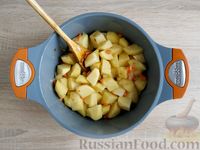 Фото приготовления рецепта: Картофель, тушенный в сметане - шаг №6