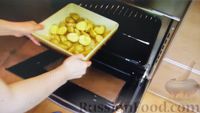 Фото приготовления рецепта: Картофель, запечённый в духовке, с сыром - шаг №5